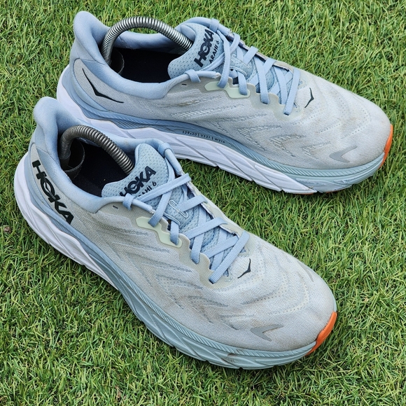 Hoka One One Shoes - HOKA ARAHI 6 - Womens Sneakers - SIZE 10B - Please See Pictures